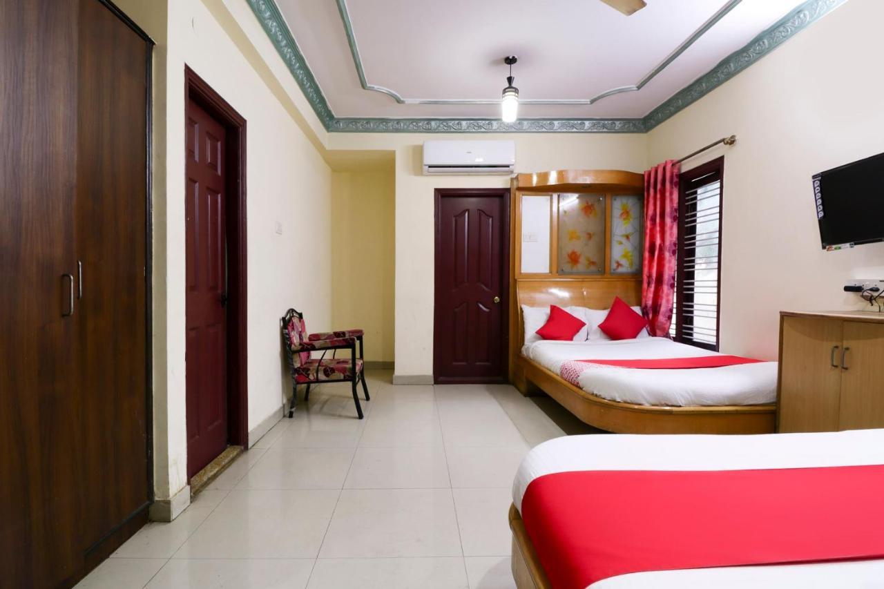 Oyo 71675 New Aishwarya Comforts Hotel Бангалор Екстериор снимка