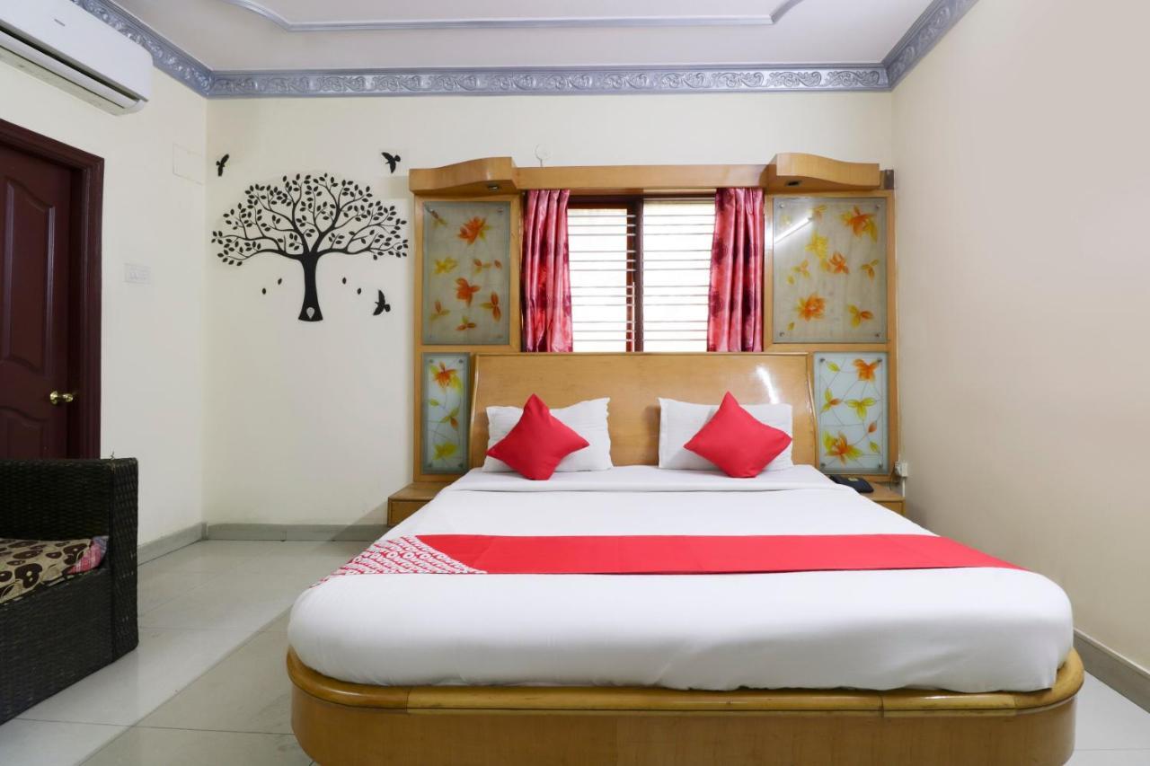 Oyo 71675 New Aishwarya Comforts Hotel Бангалор Екстериор снимка