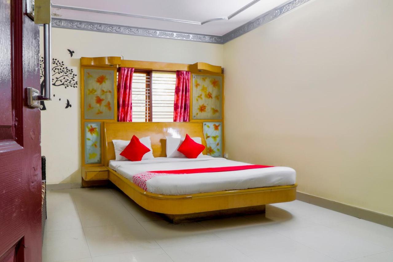 Oyo 71675 New Aishwarya Comforts Hotel Бангалор Екстериор снимка