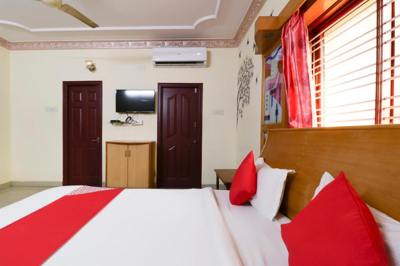 Oyo 71675 New Aishwarya Comforts Hotel Бангалор Екстериор снимка