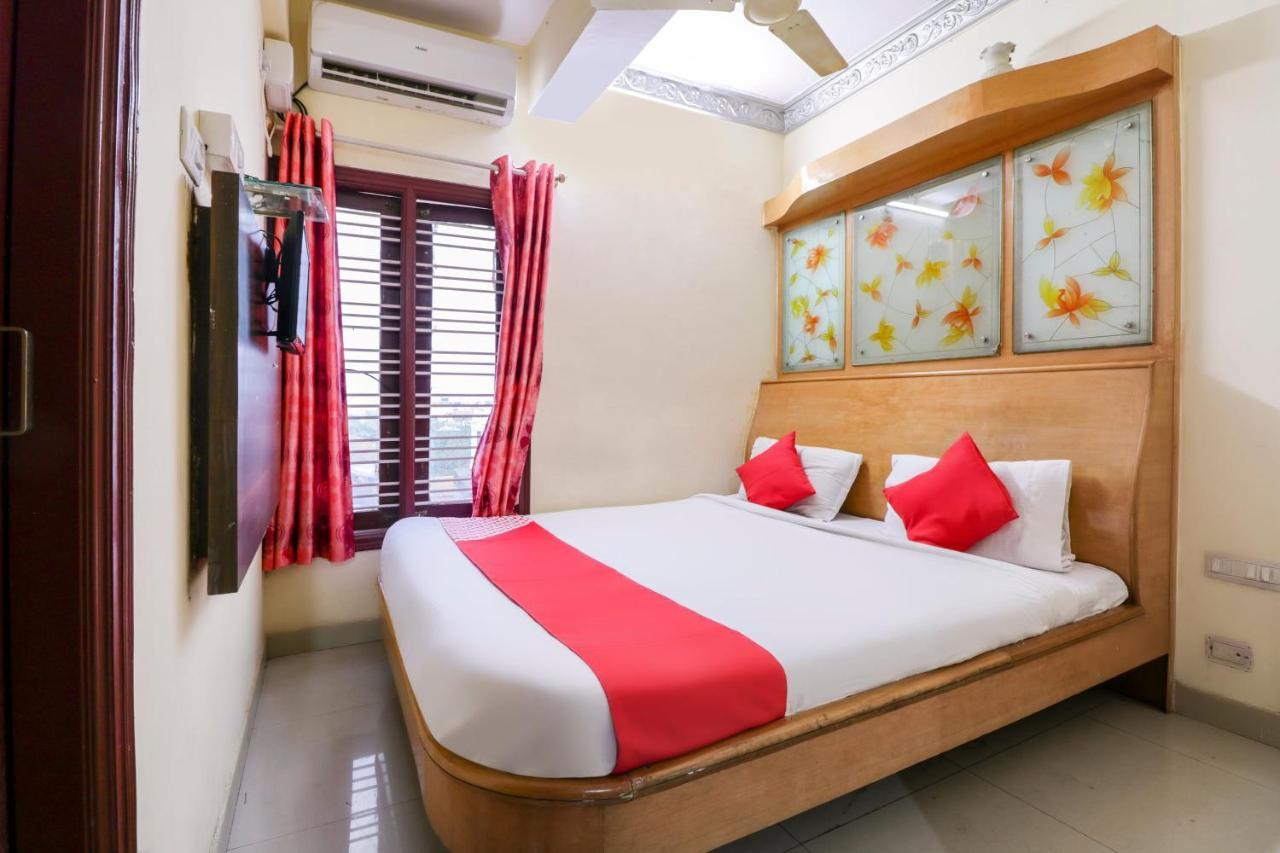 Oyo 71675 New Aishwarya Comforts Hotel Бангалор Екстериор снимка