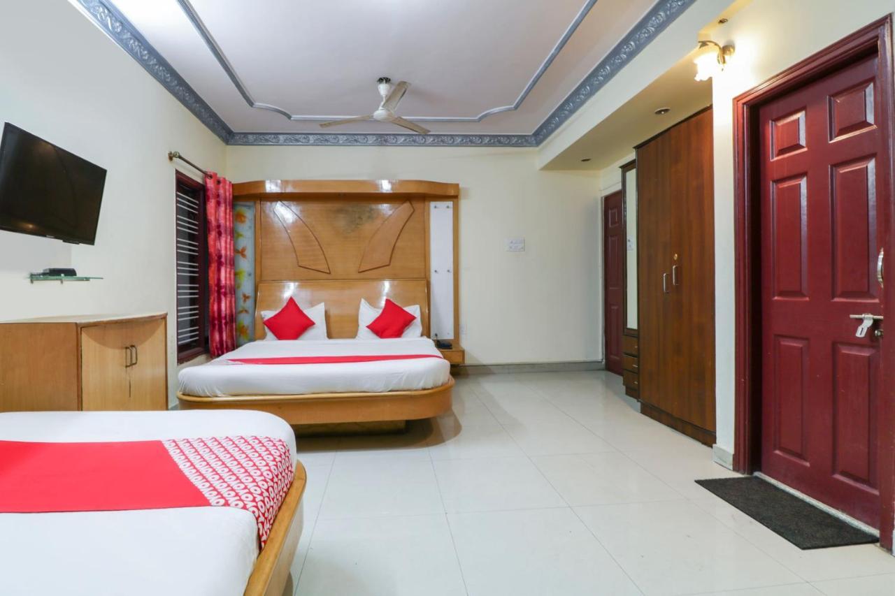 Oyo 71675 New Aishwarya Comforts Hotel Бангалор Екстериор снимка